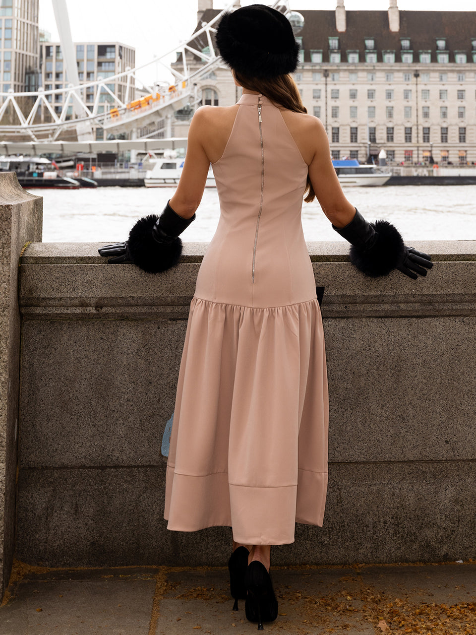 Vestido Midi Nude Bordado com Pérolas Kew