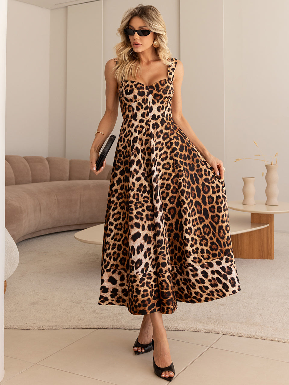 Vestido Midi Animal Print em Crepe com Faixa Veneza