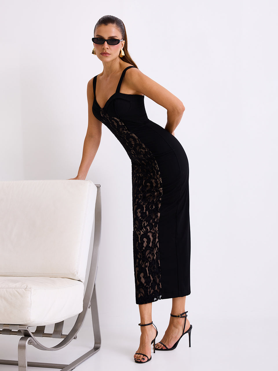 Vestido Sultry Midi Justo em Crepe e Renda Texturizada Preta | Limonada Pink