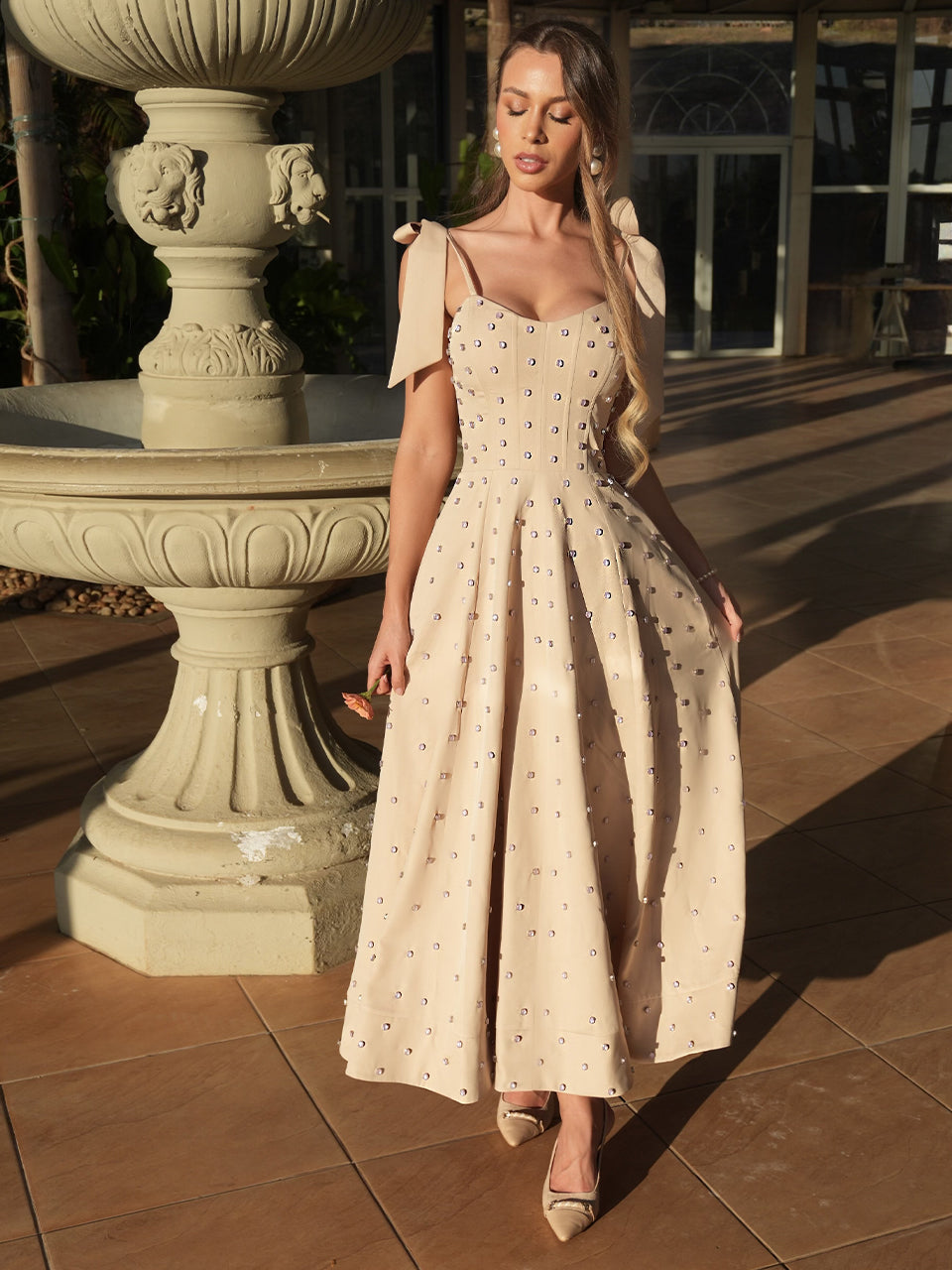 Vestido Midi Nude em Crepe com Cristais Thais