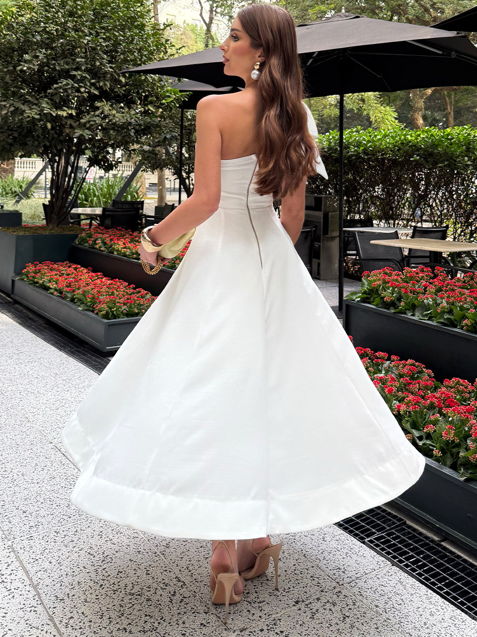 Classic Dress with Asymmetrical Neckline Off-White Alliance