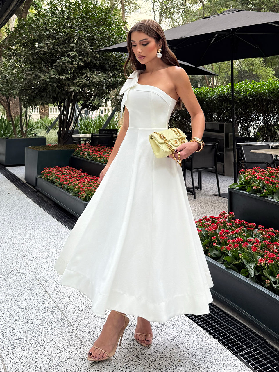 Classic Dress with Asymmetrical Neckline Off-White Alliance