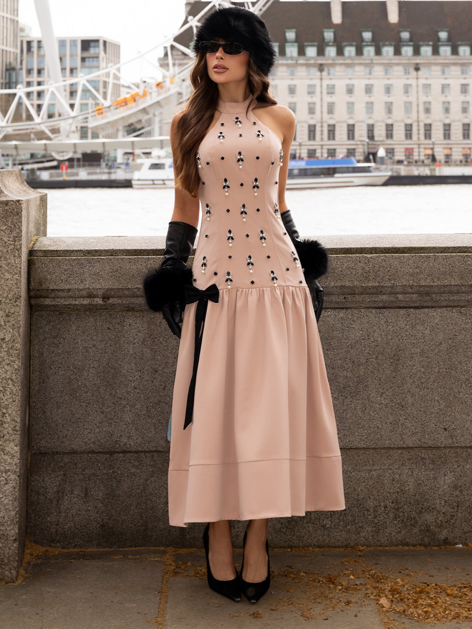 Vestido Midi Nude Bordado com Pérolas Kew