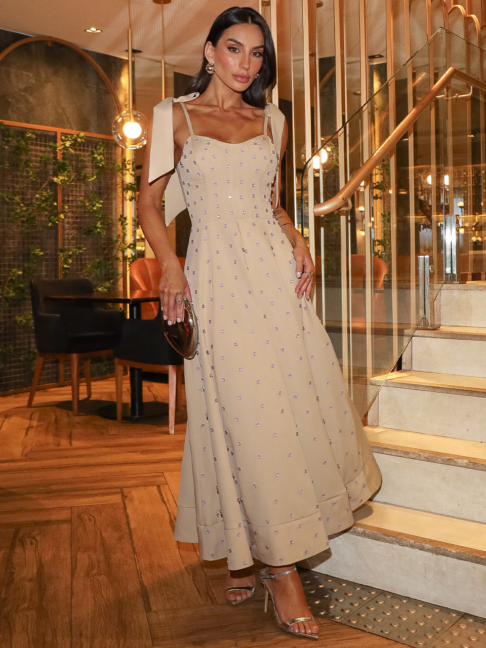 Vestido Midi Nude em Crepe com Cristais Thais