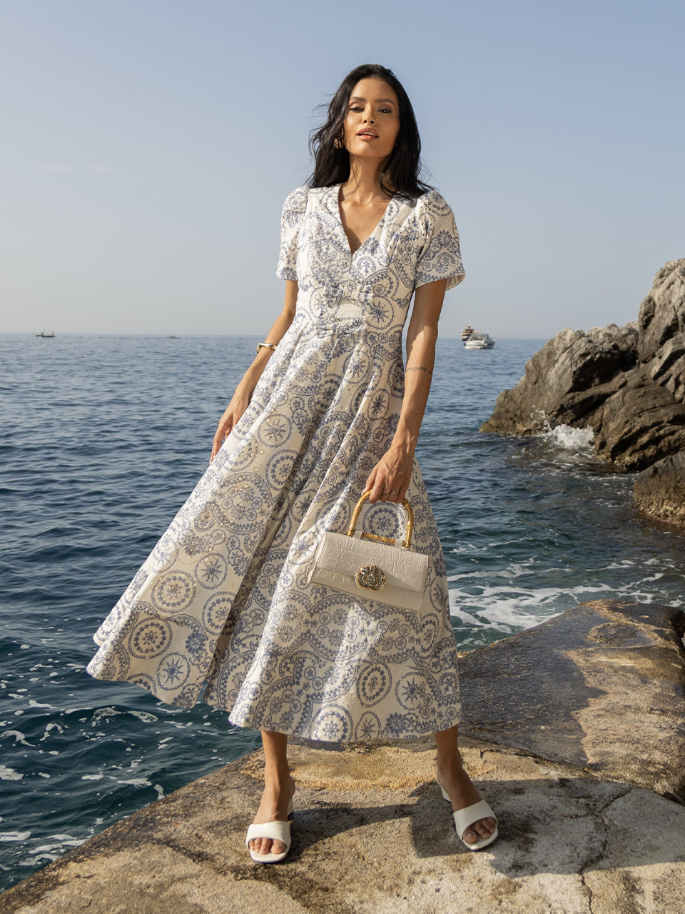 Vestido midi de Laise estampada con mangas abullonadas y escote en V de Maiolica di Capri