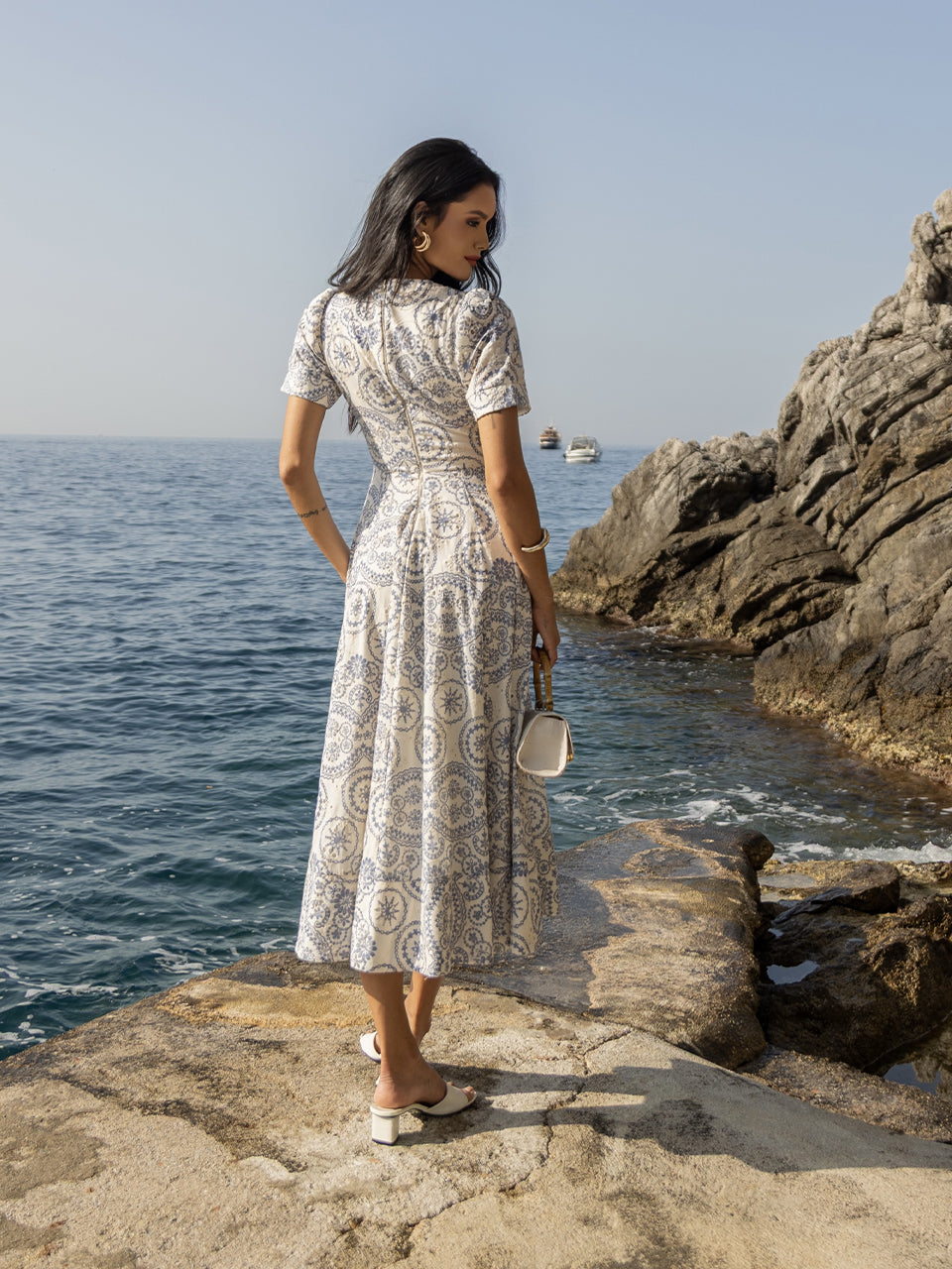 Vestido midi de Laise estampada con mangas abullonadas y escote en V de Maiolica di Capri