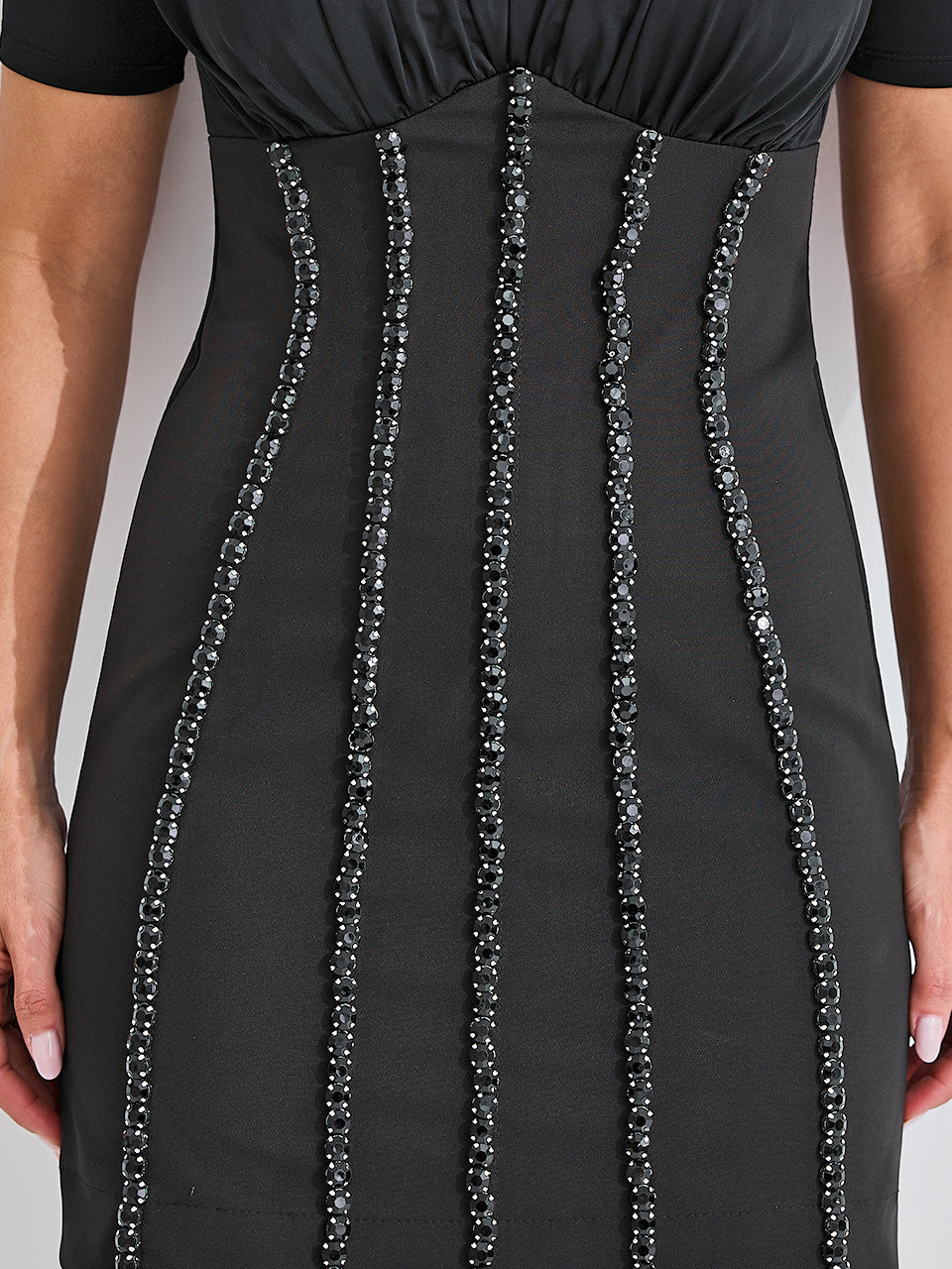 Vestido Donna Curto em Mix de Malha e Crepe Preto | Limonada Pink