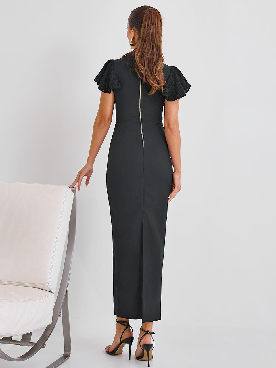 Vestido Secret Affair Midi Justo em Crepe e Renda Preto | Limonada Pink