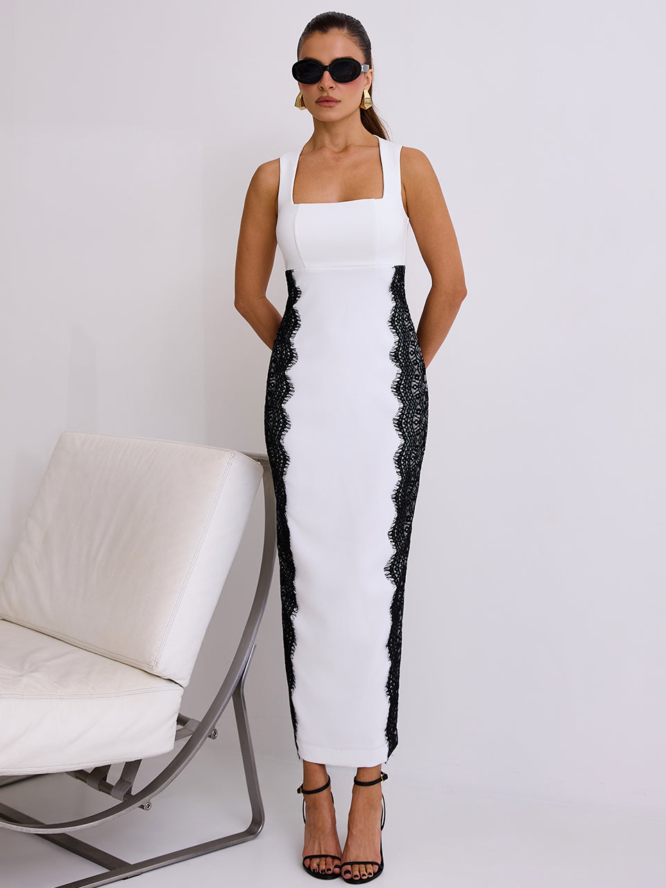 Vestido Houston Midi Justo em Crepe Off-white com Renda Chantilly | Limonada Pink