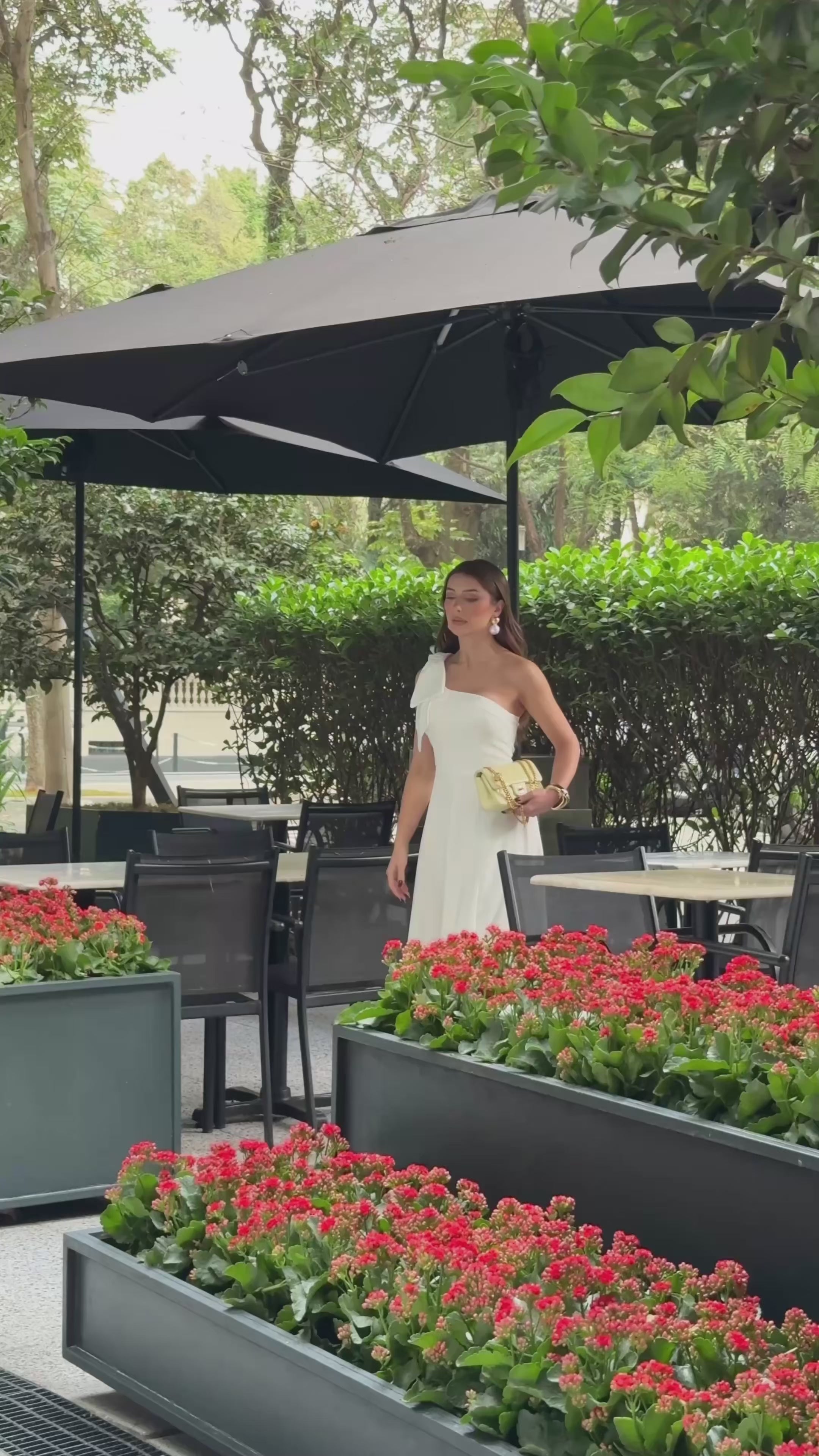 Classic Dress with Asymmetrical Neckline Off-White Alliance