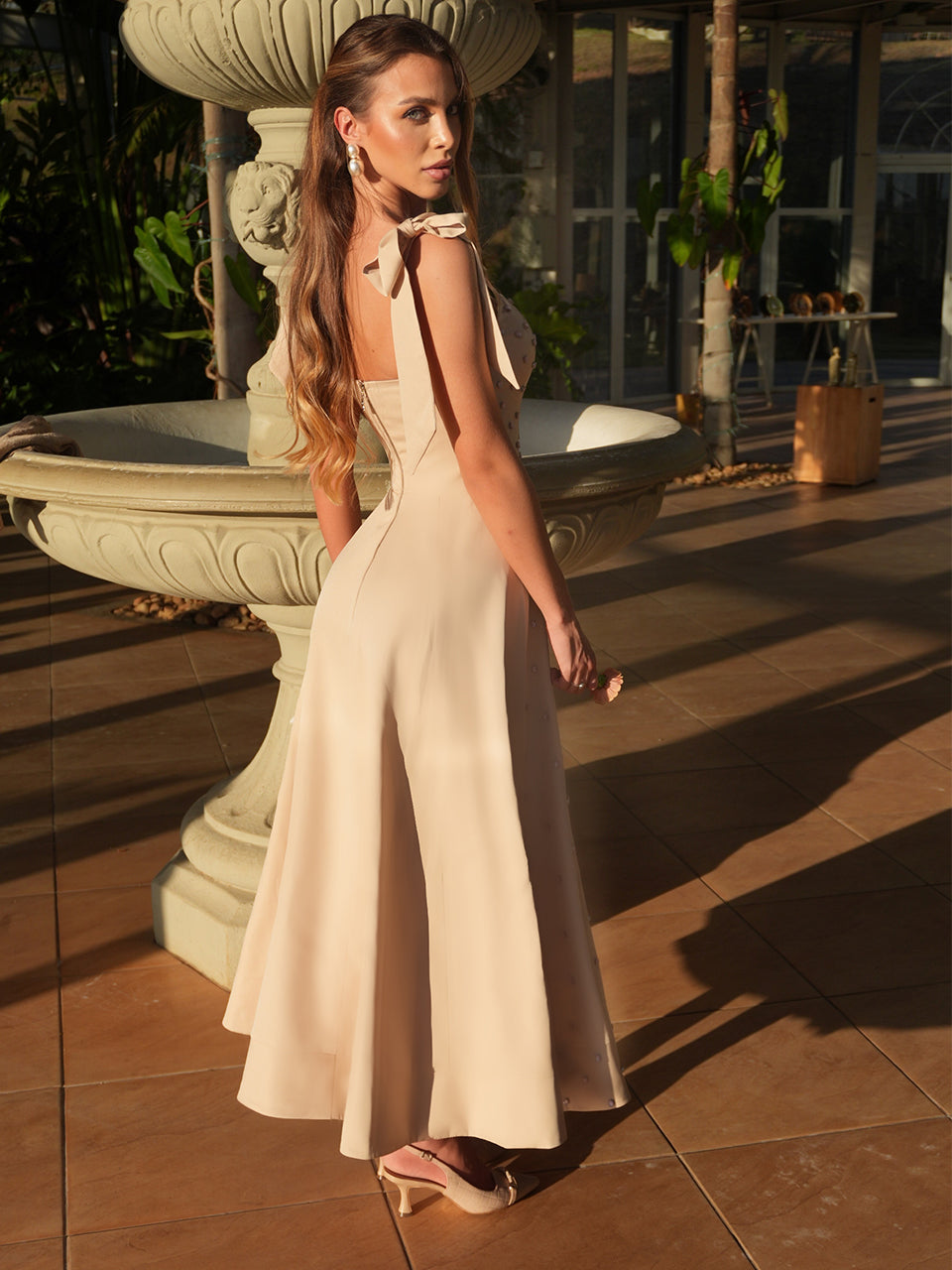 Vestido Midi Nude em Crepe com Cristais Thais