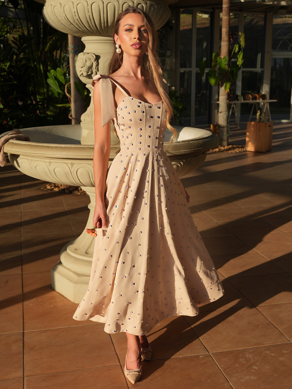 Vestido Midi Nude em Crepe com Cristais Thais